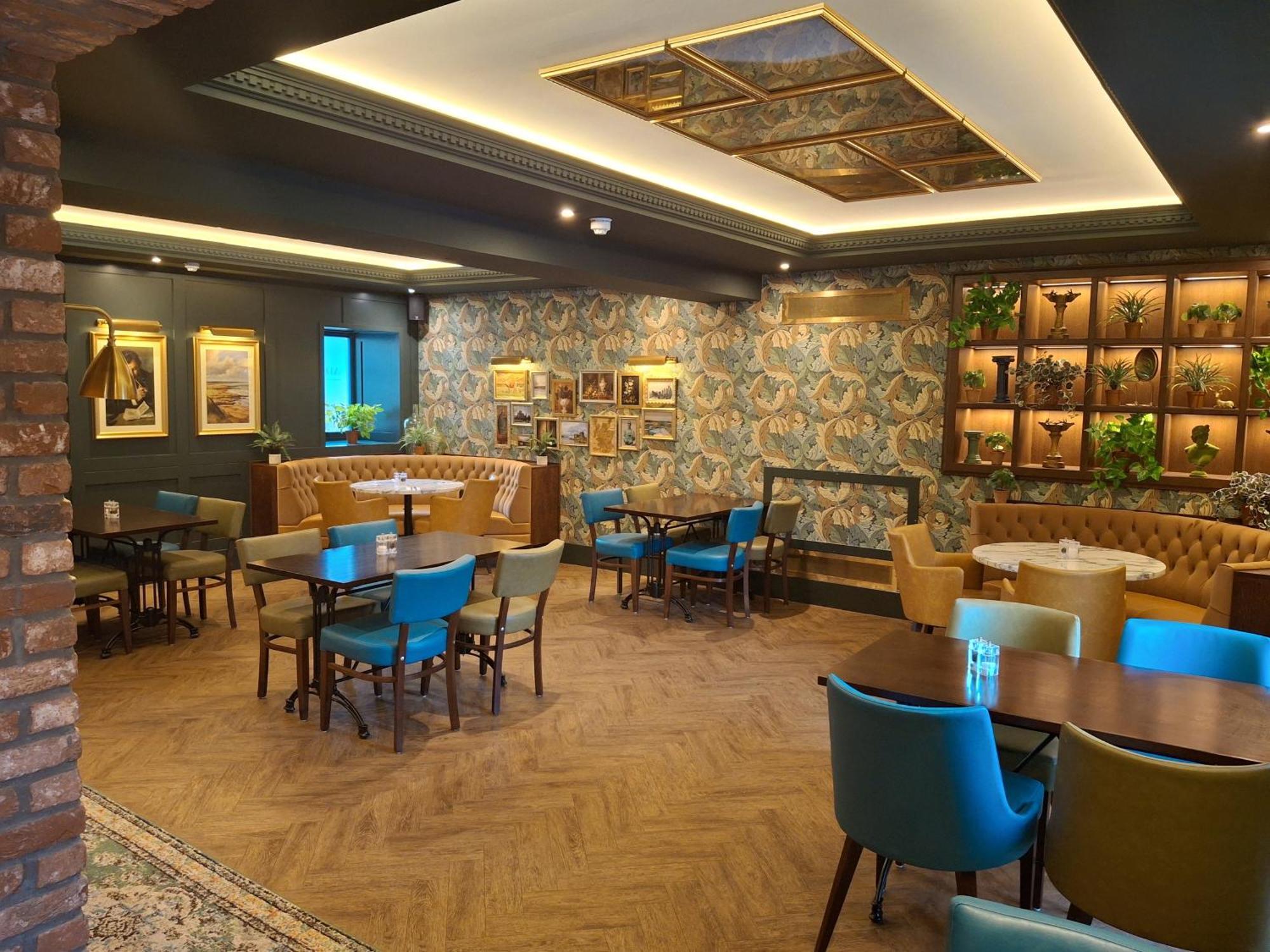 亚当森酒店 邓弗姆林 外观 照片
